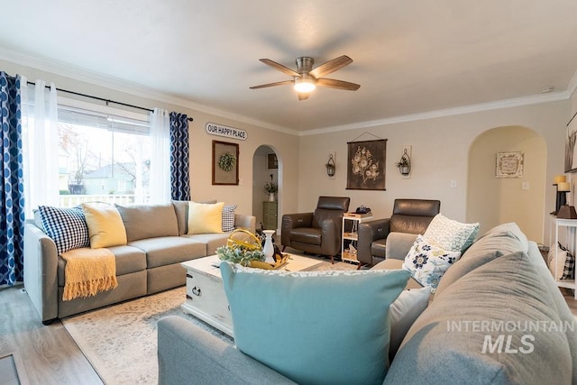 living room featuring crown molding, light hardwood / wood-style flooring, and ceiling fan