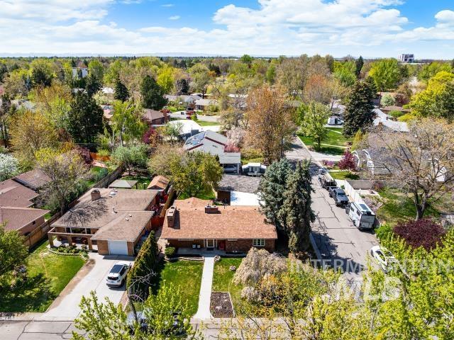 drone / aerial view featuring a residential view