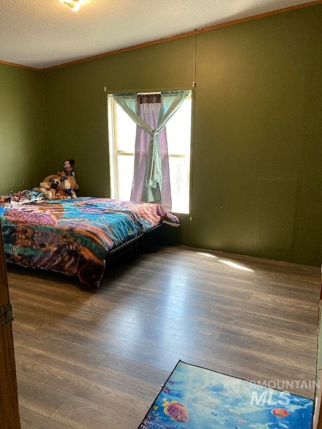 776 16th St, Vale, OR 97918 - bedroom with wood finished floors and a textured ceiling