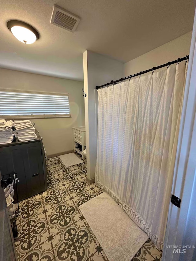 640 Roosevelt Ave, Grand View, ID 83624 - bathroom with visible vents and baseboards