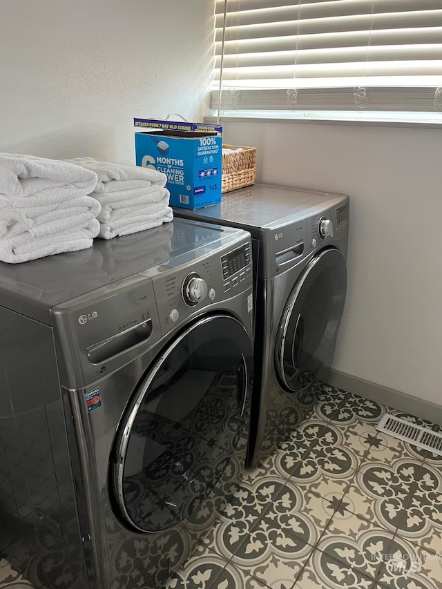 640 Roosevelt Ave, Grand View, ID 83624 - washroom with laundry area, independent washer and dryer, and visible vents