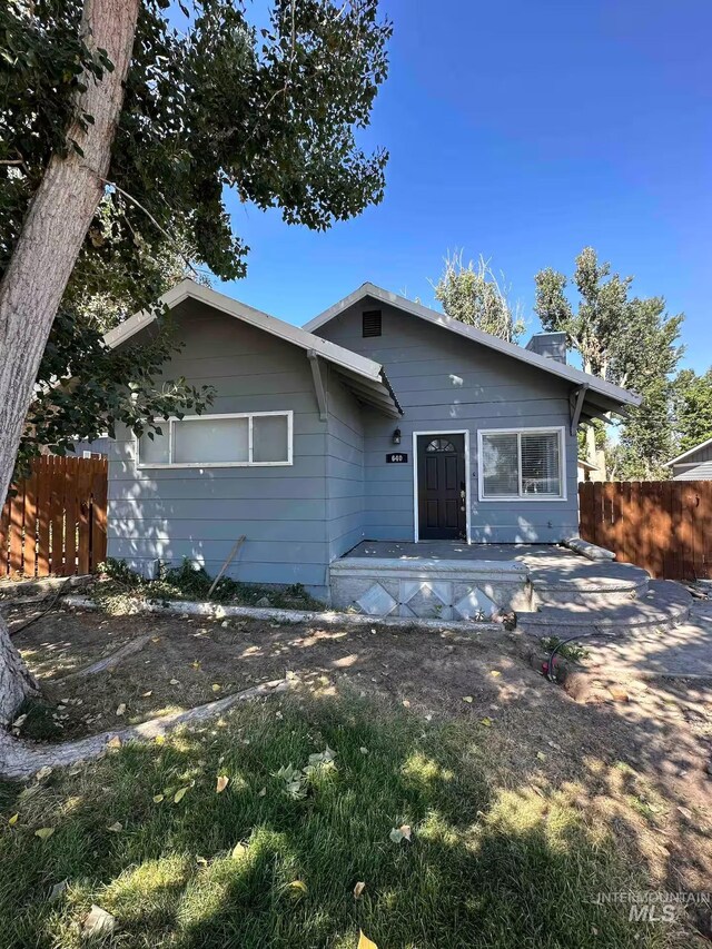 640 Roosevelt Ave, Grand View, ID 83624 - view of front of property featuring fence