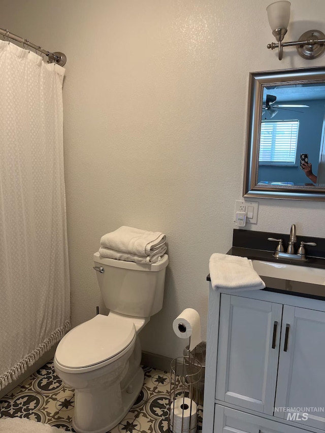640 Roosevelt Ave, Grand View, ID 83624 - bathroom featuring vanity, toilet, and a shower with curtain