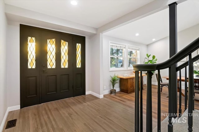 foyer featuring recessed lighting, visible vents, wood finished floors, and baseboards