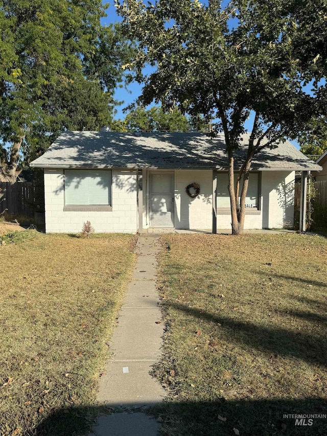 ranch-style house with a front yard