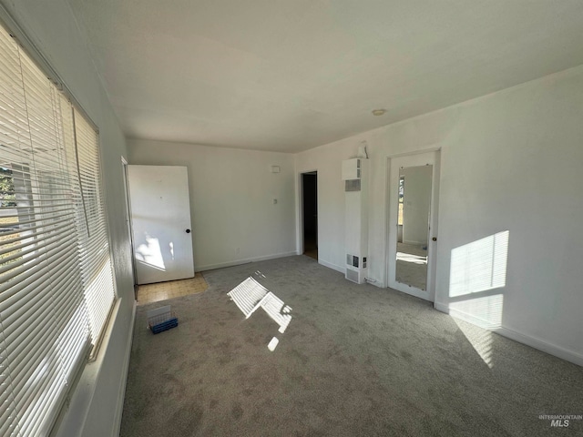 empty room featuring plenty of natural light and carpet flooring