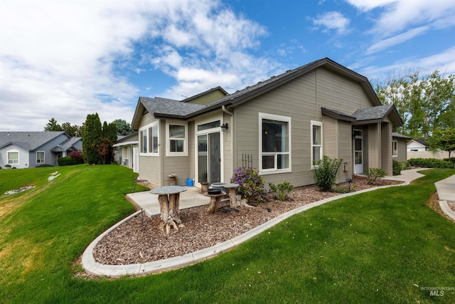 2313 River Oaks Ct, Nampa, ID 83686 - view of front facade featuring a front yard and roof with shingles