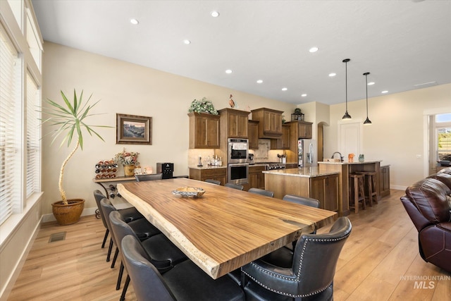 550 W Heikes Ln, Eagle, ID 83616 - dining area featuring recessed lighting, light wood-type flooring, and baseboards