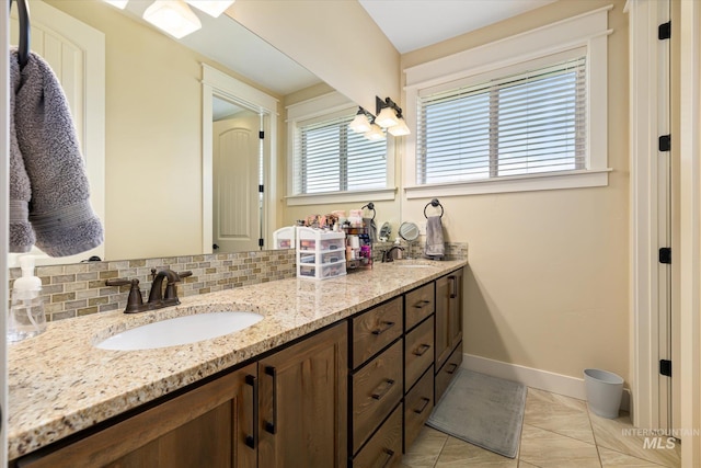 550 W Heikes Ln, Eagle, ID 83616 - full bath featuring double vanity, baseboards, and backsplash
