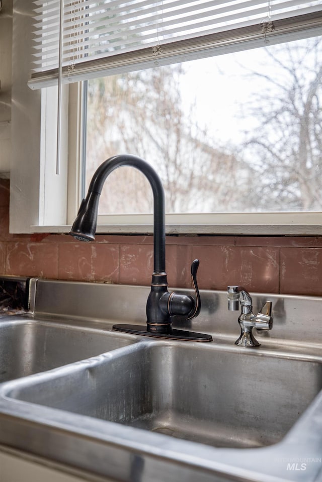 room details featuring a sink