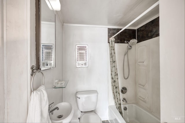 full bathroom featuring toilet and shower / bath combo