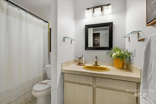 300 Morrison Unit 643, Twin Falls, ID 83301 - full bath with toilet, vanity, and curtained shower