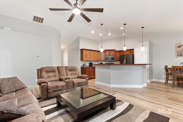 living room featuring light wood finished floors, recessed lighting, visible vents, a ceiling fan, and baseboards