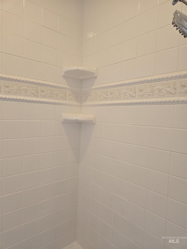 1203 Tara Ct, Fruitland, ID 83619 - bathroom with tiled shower