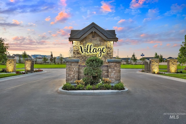 view of community / neighborhood sign