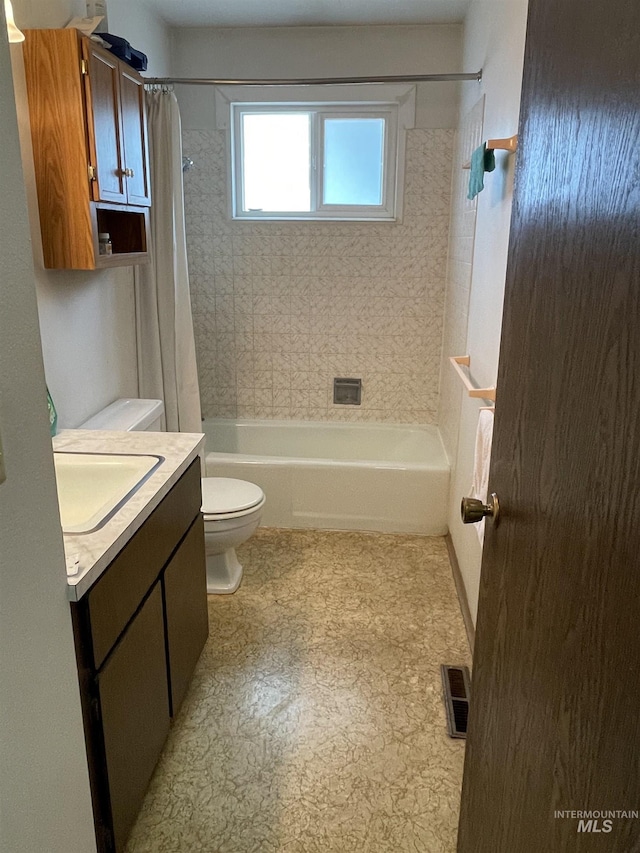 full bath with visible vents, vanity, toilet, and shower / tub combo with curtain