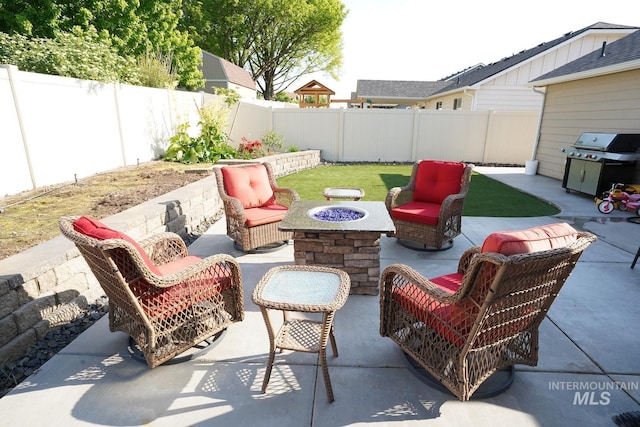 2431 Legacy Ct, Clarkston, WA 99403 - view of patio / terrace with grilling area, a fenced backyard, and an outdoor living space with a fire pit