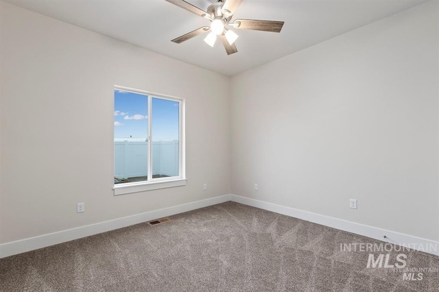 carpeted empty room featuring ceiling fan