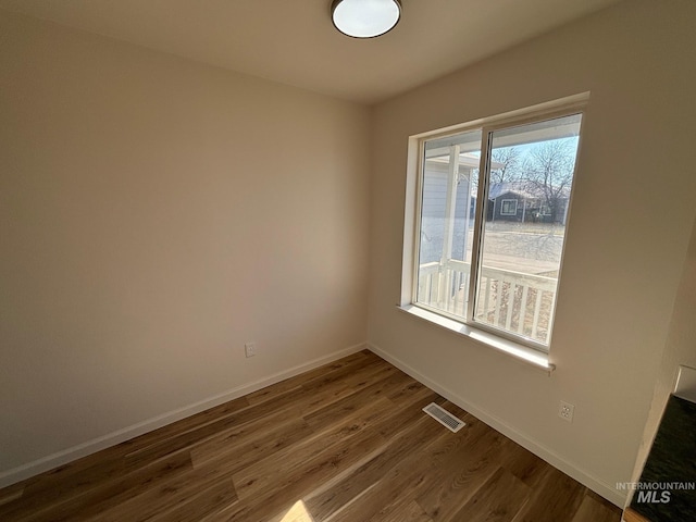 spare room featuring dark wood-type flooring