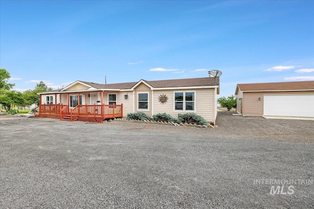 4240 N 1400 E, Buhl, ID 83316 - manufactured / mobile home with a porch