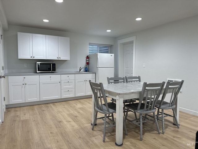 dining room featuring recessed lighting, baseboards, and light wood-style floors