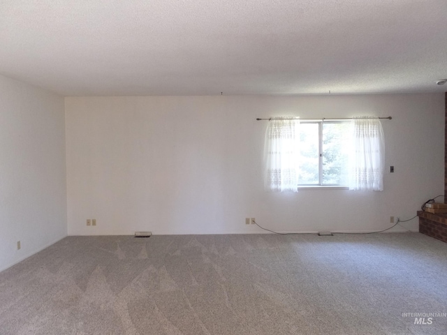 spare room featuring carpet floors