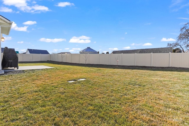 view of yard featuring a patio