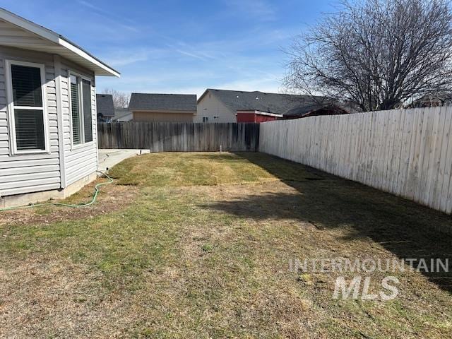 view of yard featuring a fenced backyard