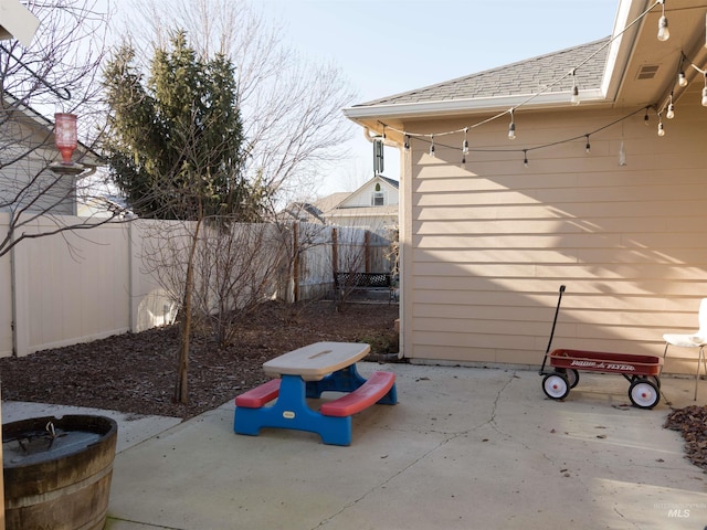 view of yard featuring a patio