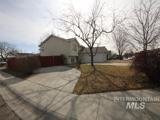 view of front of home with a garage and driveway