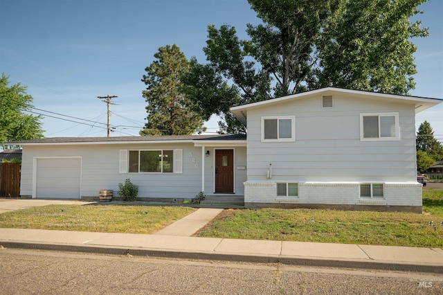 320 E 12th N, Mountain Home, ID 83647 - tri-level home with a garage, a front yard, and driveway