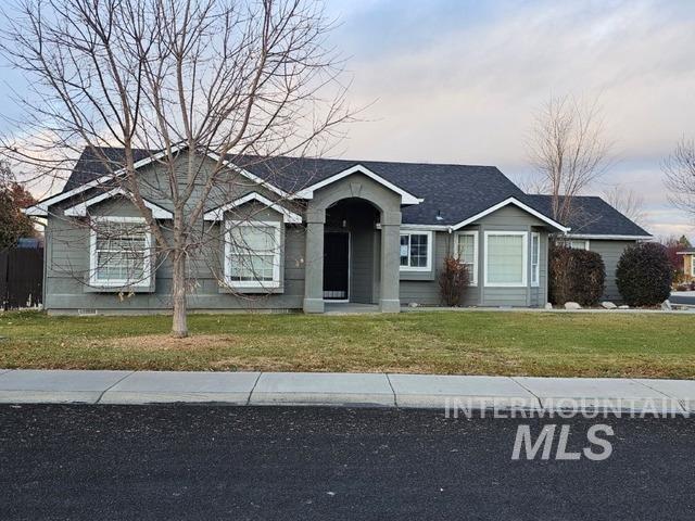 ranch-style home with a yard