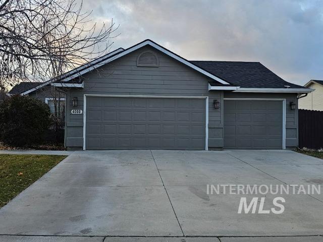 view of front facade with a garage