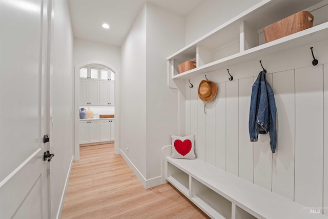 mudroom featuring light wood-style flooring, recessed lighting, and baseboards