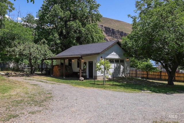 view of front of property featuring a garage and a front yard