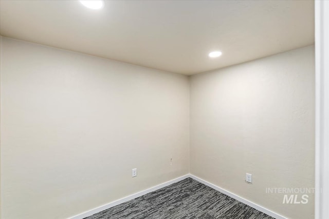 unfurnished room with carpet