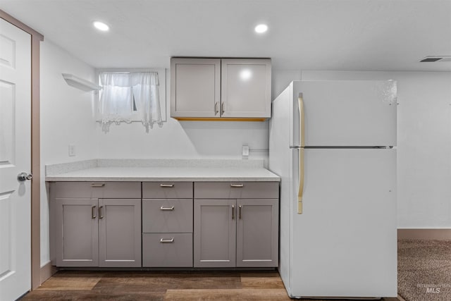 kitchen with freestanding refrigerator, visible vents, gray cabinets, and light countertops