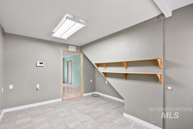 720 E Main St, Jerome, ID 83338 - spare room with baseboards