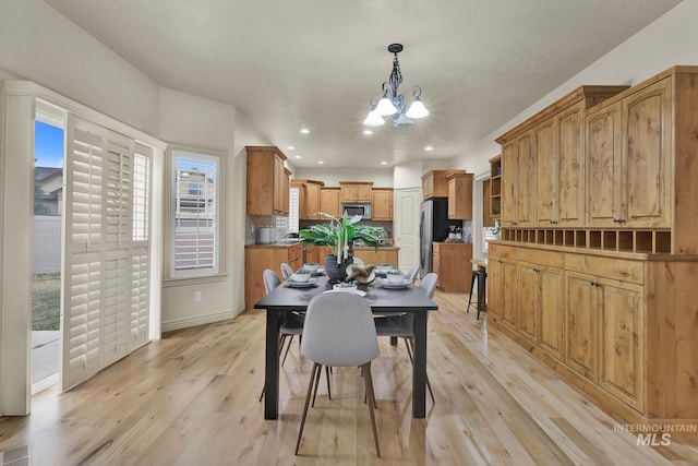 dining area with an inviting chandelier, recessed lighting, light wood-type flooring, and visible vents