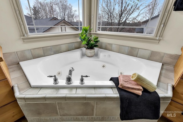 full bath featuring a jetted tub