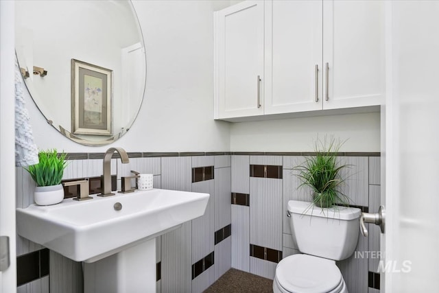 356 E Lake Briar Ln, Eagle, ID 83616 - bathroom featuring toilet and a wainscoted wall