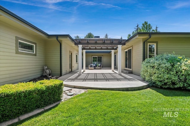 356 E Lake Briar Ln, Eagle, ID 83616 - rear view of house featuring a pergola, a patio area, and a lawn