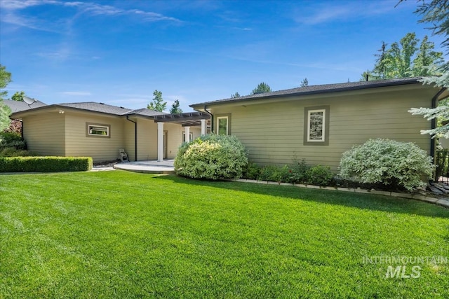 356 E Lake Briar Ln, Eagle, ID 83616 - rear view of property with a lawn and a patio