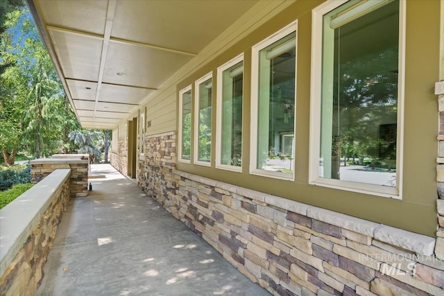 356 E Lake Briar Ln, Eagle, ID 83616 - view of side of home with stone siding