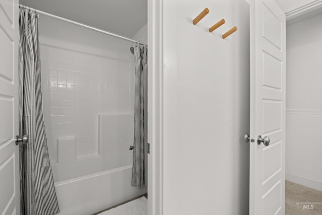 10148 Irongate Dr, Nampa, ID 83687 - bathroom with baseboards and shower / tub combo with curtain