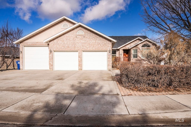 view of front facade featuring a garage