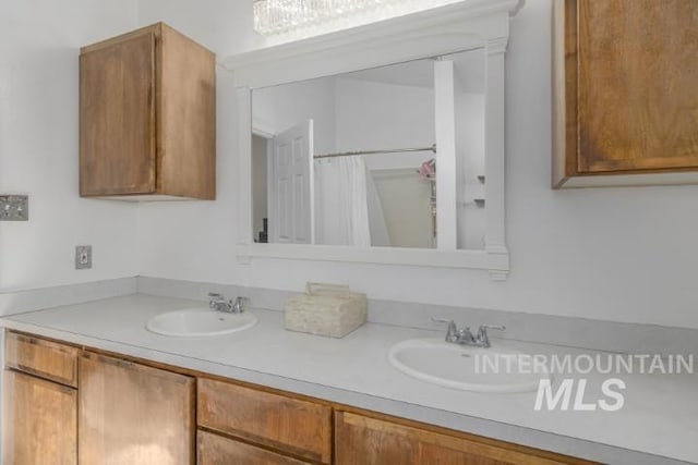 4610 Power Rd, Ontario, OR 97914 - bathroom with double vanity and curtained shower