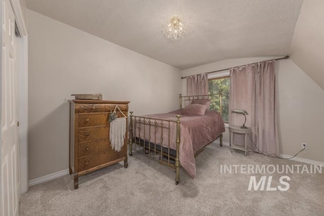 4610 Power Rd, Ontario, OR 97914 - bedroom featuring lofted ceiling, carpet flooring, and baseboards