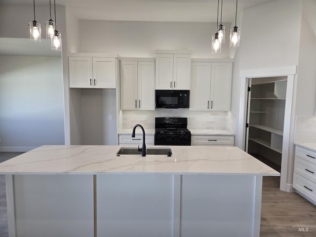 531 Full Moon Way, Twin Falls, ID 83301 - kitchen with black appliances, tasteful backsplash, white cabinetry, and decorative light fixtures