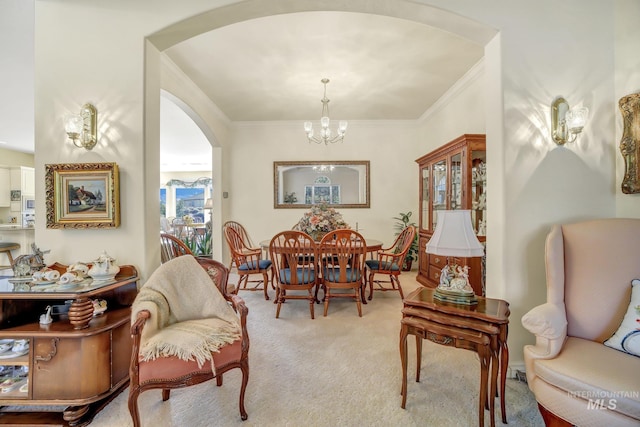 dining space with light carpet, crown molding, and a notable chandelier